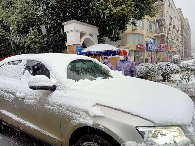 雪中执勤